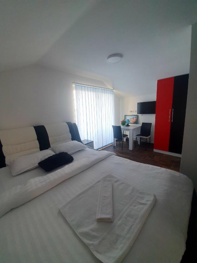 Motel Aladin Cazin Exteriér fotografie